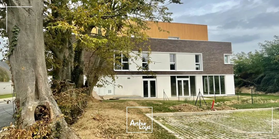 Locaux commerciaux à vendre à FRANQUEVILLE SAINT PIERRE 76520