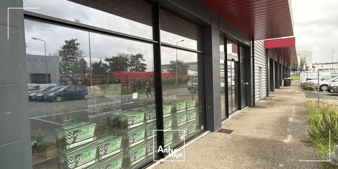 LIBOURNE - ZA LES DAGUEYS - À louer locaux commerciaux de 189 m²