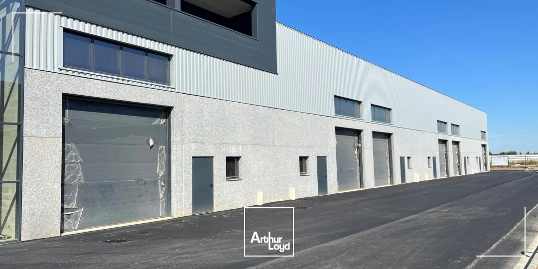 Locaux d'activités neufs modulables - Cellules 370 et 298 m² - Le Mesnil Amelot, accès A1, A104, RER B Roissy
