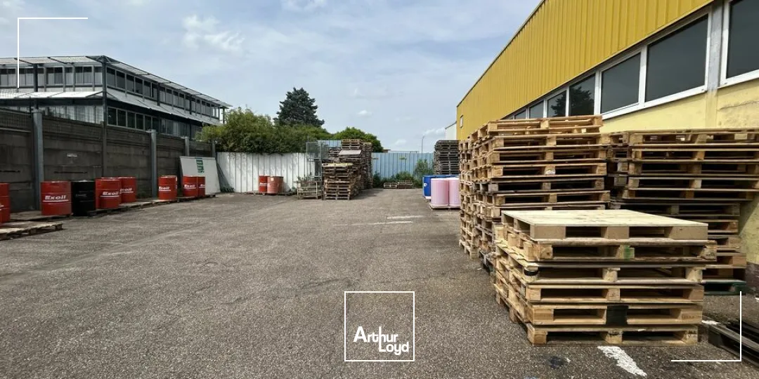 LOCAL D'ACTIVITE - ENTREPOT à VENDRE de 2374 m²