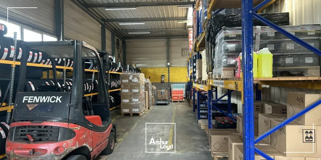 LOCAL D'ACTIVITE - ENTREPOT à VENDRE de 2374 m²