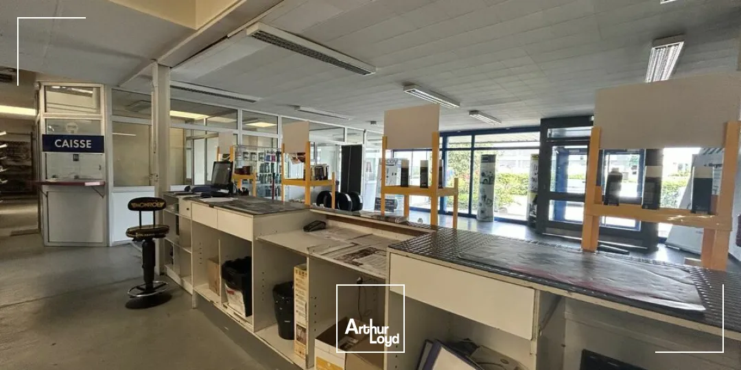 LOCAL D'ACTIVITE - ENTREPOT à VENDRE de 2374 m²