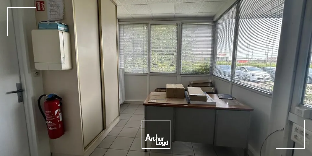 LOCAL D'ACTIVITE - ENTREPOT à VENDRE de 2374 m²