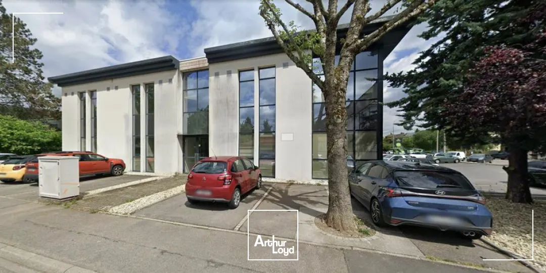 LOCAL COMMERCIAL à LOUER de 231 m²