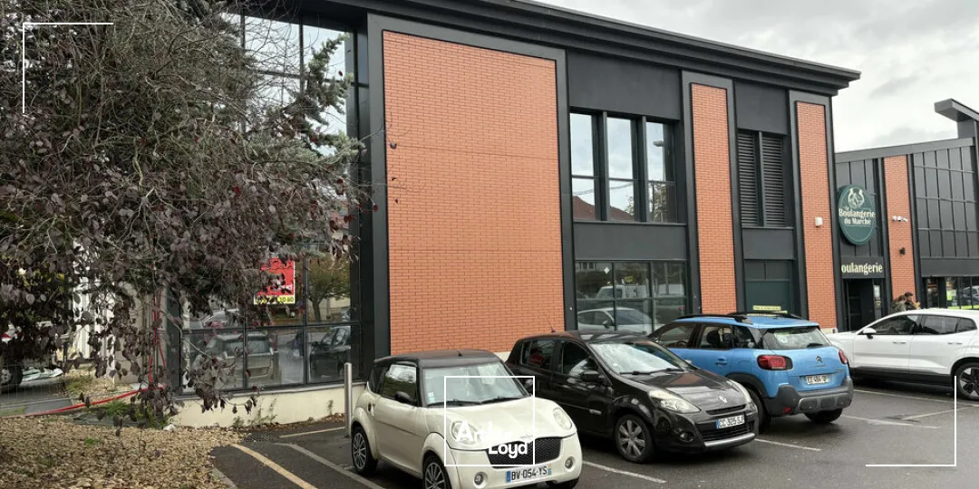 LOCAL COMMERCIAL à LOUER de 231 m²