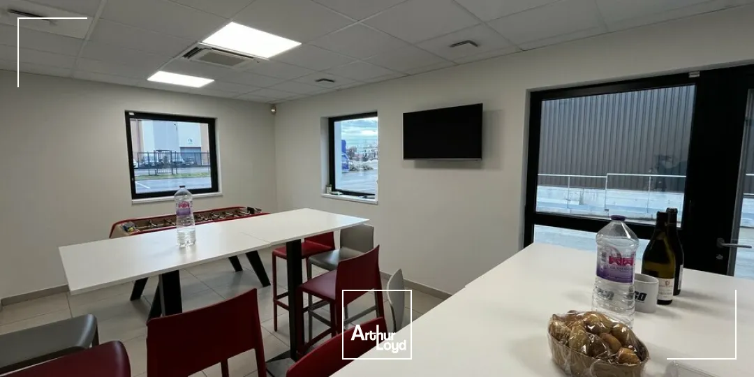 LOCAL D'ACTIVITE - ENTREPOT à VENDRE de 2141 m²