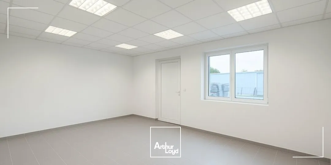 À LOUER  Local d'activité de 575 m² sur foncier de 2 141 m²  ZAC Belle Place  La Roche-sur-Yon (85)