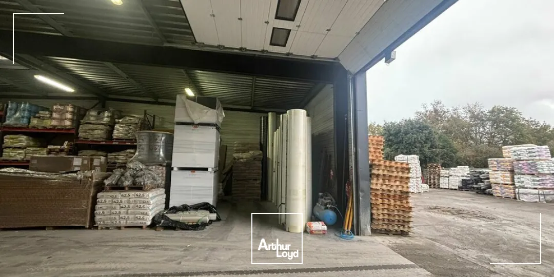 À LOUER  Local d'activité de 575 m² sur foncier de 2 141 m²  ZAC Belle Place  La Roche-sur-Yon (85)