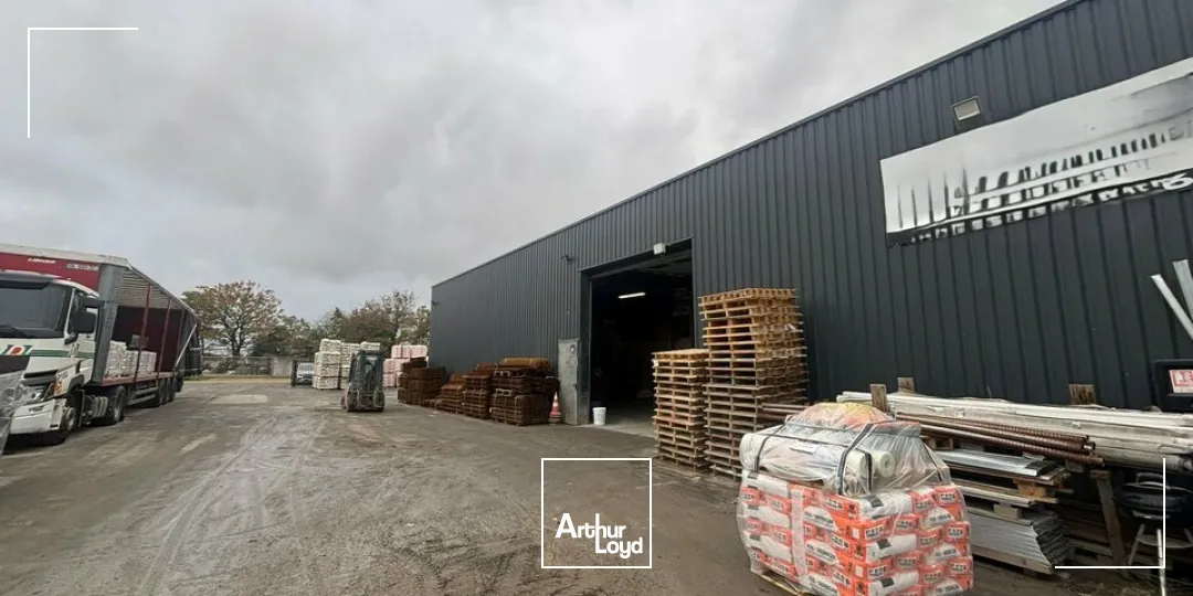 À LOUER  Local d'activité de 575 m² sur foncier de 2 141 m²  ZAC Belle Place  La Roche-sur-Yon (85)