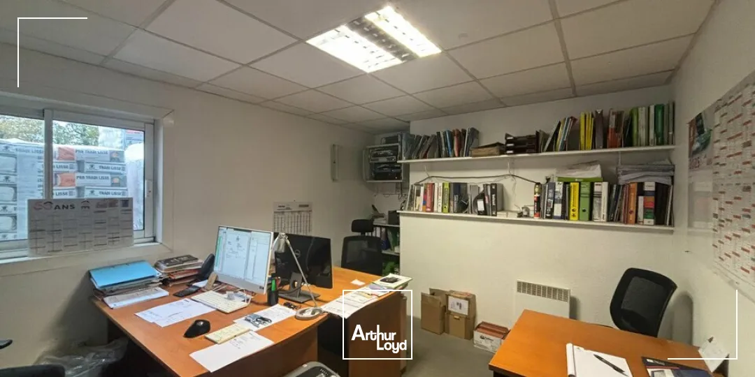 À LOUER  Local d'activité de 575 m² sur foncier de 2 141 m²  ZAC Belle Place  La Roche-sur-Yon (85)