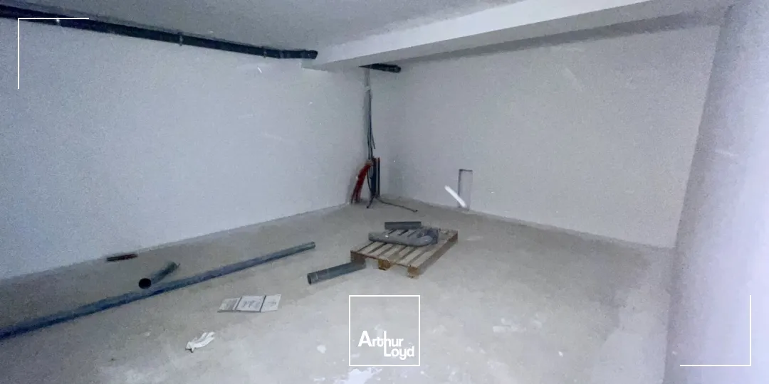 Locaux commerciaux à vendre à DEVILLE LES ROUEN 76250