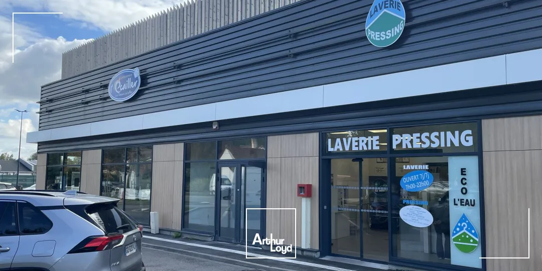 Locaux commerciaux à louer Cucq - Cellules de 75 m² et 242 m² en zone commerciale avec belle vitrine