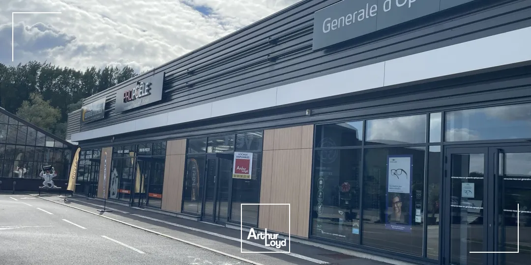 Locaux commerciaux à louer Cucq - Cellules de 75 m² et 242 m² en zone commerciale avec belle vitrine