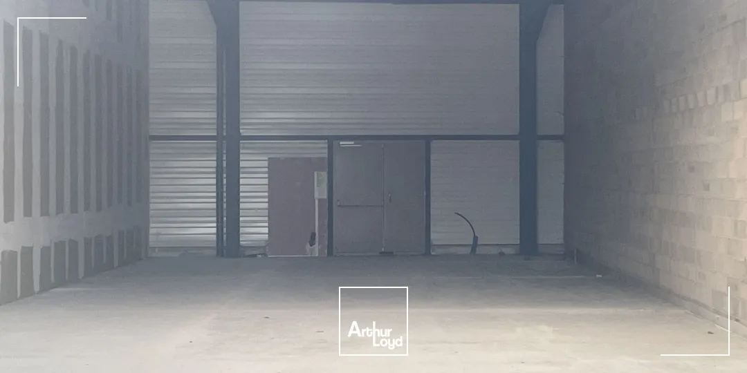 Locaux commerciaux à louer Cucq - Cellules de 75 m² et 242 m² en zone commerciale avec belle vitrine