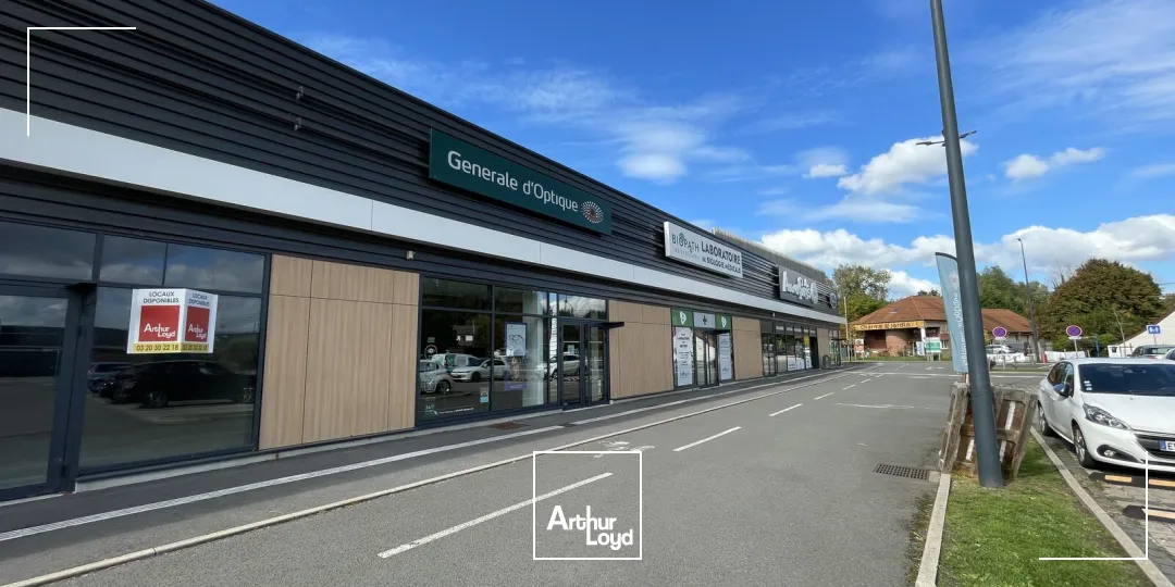 Locaux commerciaux à louer Cucq - Cellules de 75 m² et 242 m² en zone commerciale avec belle vitrine