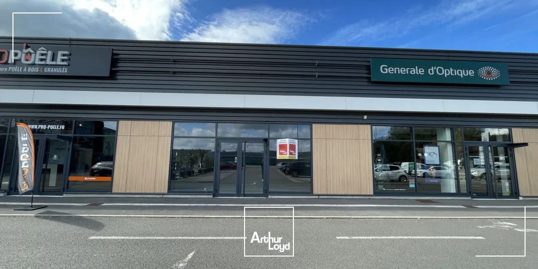 Locaux commerciaux à louer Cucq - Cellules de 75 m² et 242 m² en zone commerciale avec belle vitrine