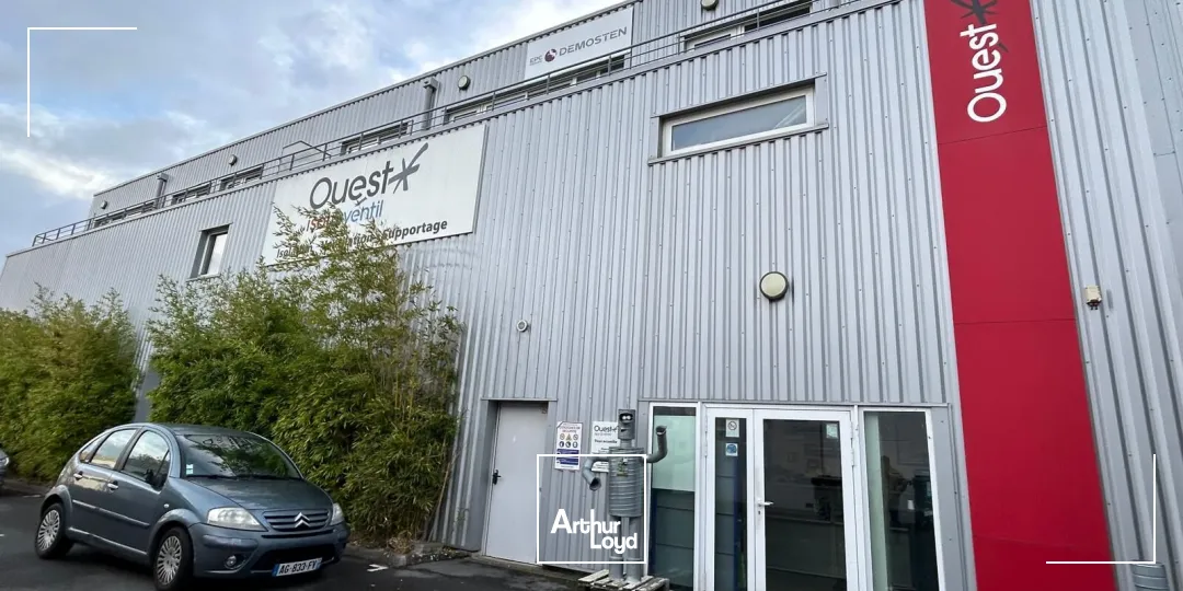 Locaux d'activité avec possibilité de vente au comptoir pour les professionnels