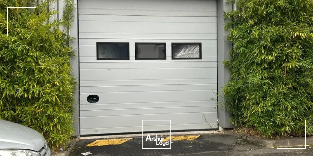 Locaux d'activité avec possibilité de vente au comptoir pour les professionnels