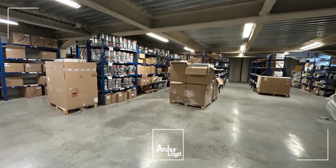 Locaux d'activité avec possibilité de vente au comptoir pour les professionnels