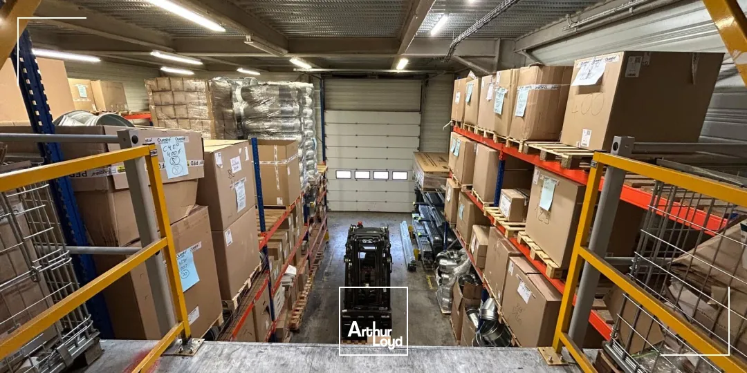 Locaux d'activité avec possibilité de vente au comptoir pour les professionnels