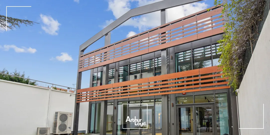 Loft industriel à vendre avec terrasse privative à Courbevoie