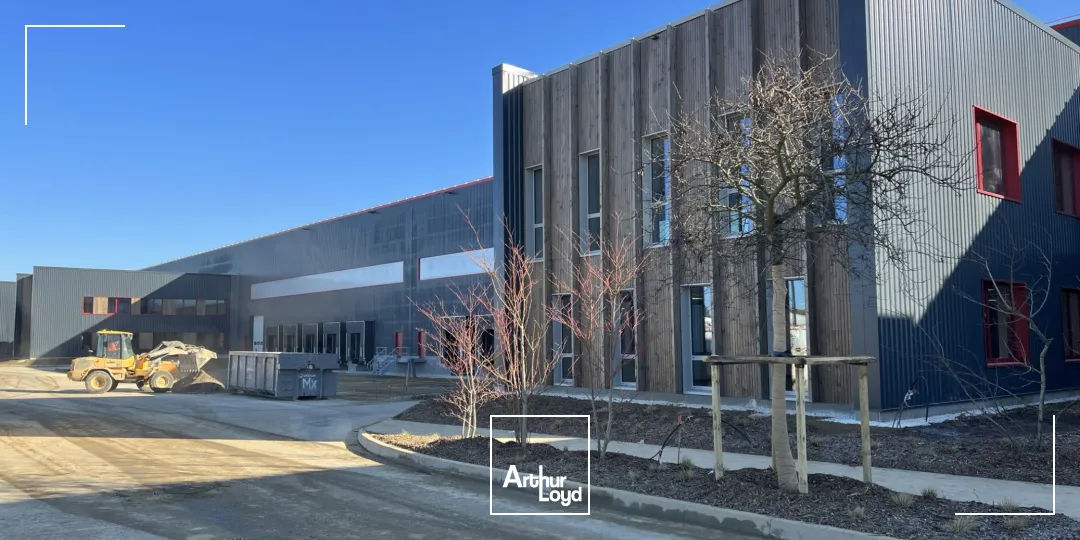 Entrepôt logistique ICPE multiples à louer - 6 399 m² - Localisation stratégique Grand Paris / Le Thillay