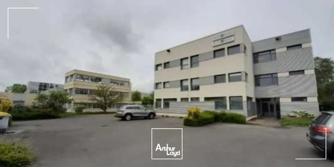 Bureaux à vendre à BUC 78530