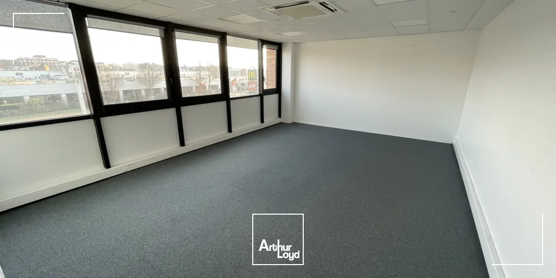 Bureaux à louer à Villeneuve d'Ascq - Secteur Heron Parc/ Auchan V2. Bureaux au loyer attractif avec de nombreux parkings à disposition sur le site ! 