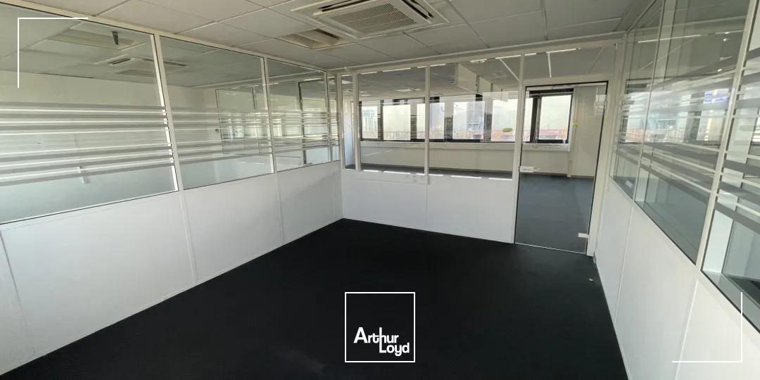 Bureaux à louer à Villeneuve d'Ascq - Secteur Heron Parc/ Auchan V2. Bureaux au loyer attractif avec de nombreux parkings à disposition sur le site ! 