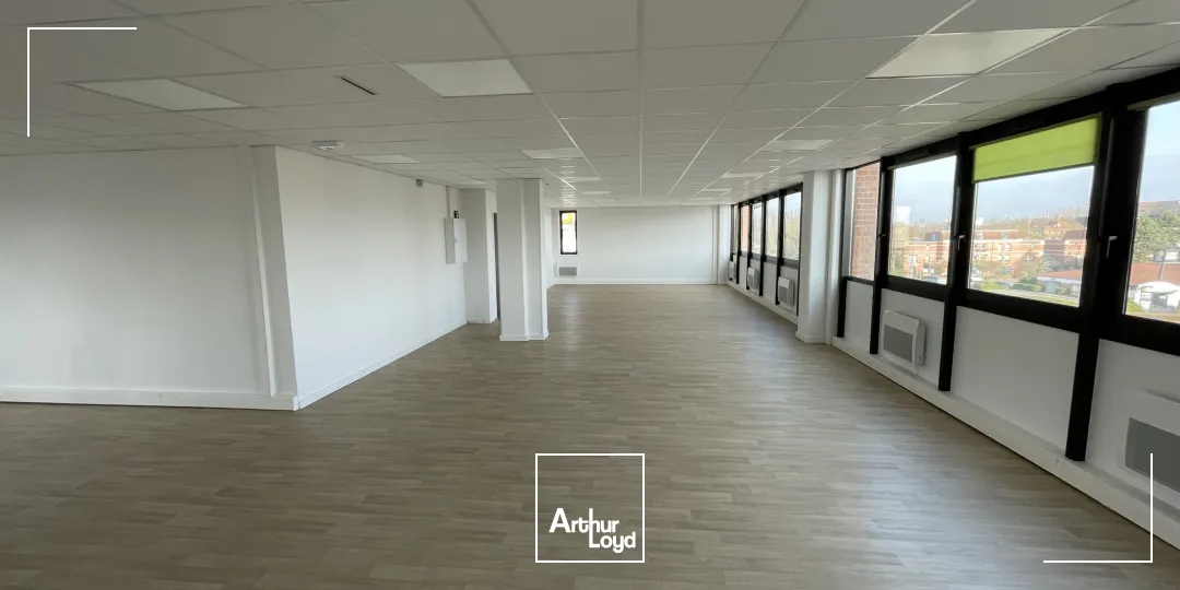 Bureaux à louer à Villeneuve d'Ascq - Secteur Heron Parc/ Auchan V2. Bureaux au loyer attractif avec de nombreux parkings à disposition sur le site ! 
