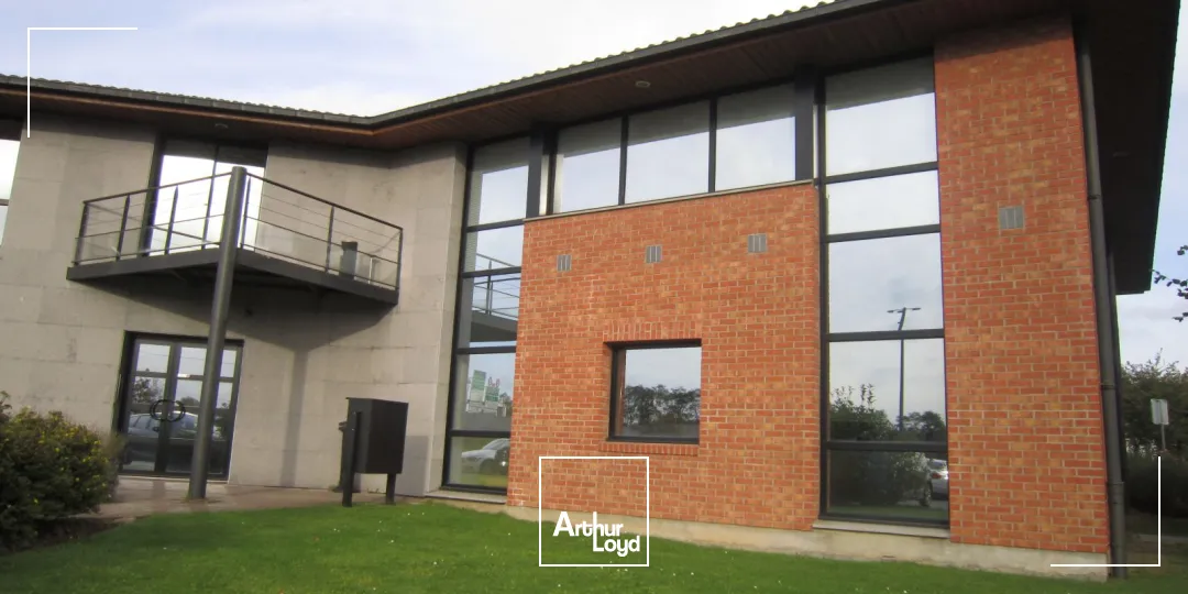 Bureaux rénovés à louer - Environnement verdoyant et prestations modernes à proximité de Villeneuve d'Ascq et du Grand Stade