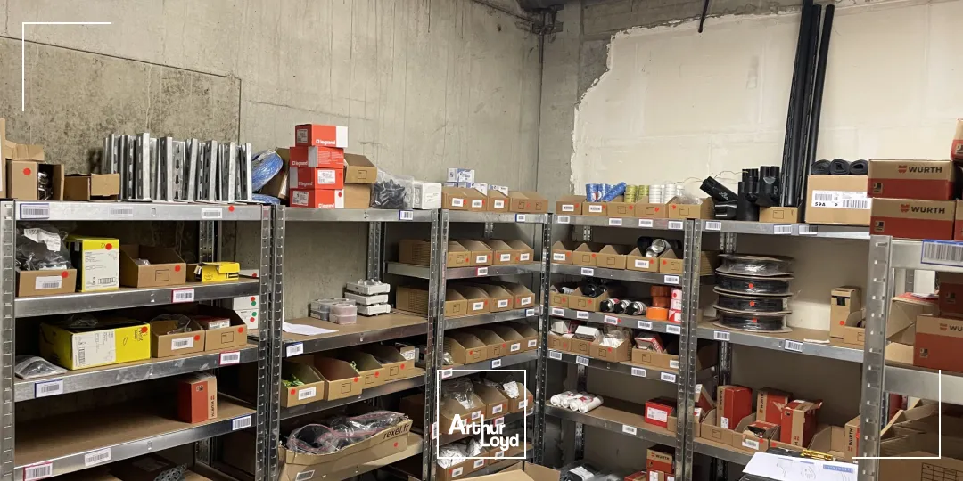 À louer - Local mixte bureaux et entrepôt - en ZI de TEMPLEMARS- Site sécurisé avec parkings