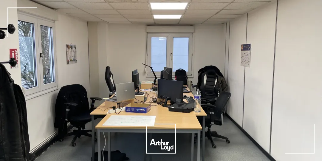 À louer - Local mixte bureaux et entrepôt - en ZI de TEMPLEMARS- Site sécurisé avec parkings