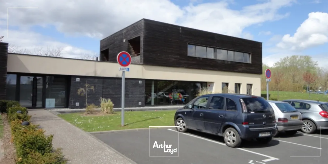 Henin Beaumont ZA du bord des eaux site sécurisé parking proche centre ville éclairage naturel