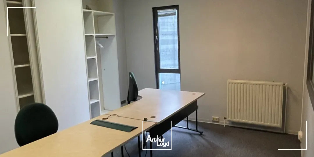 Bureaux de 360 m2 à louer à Templemars