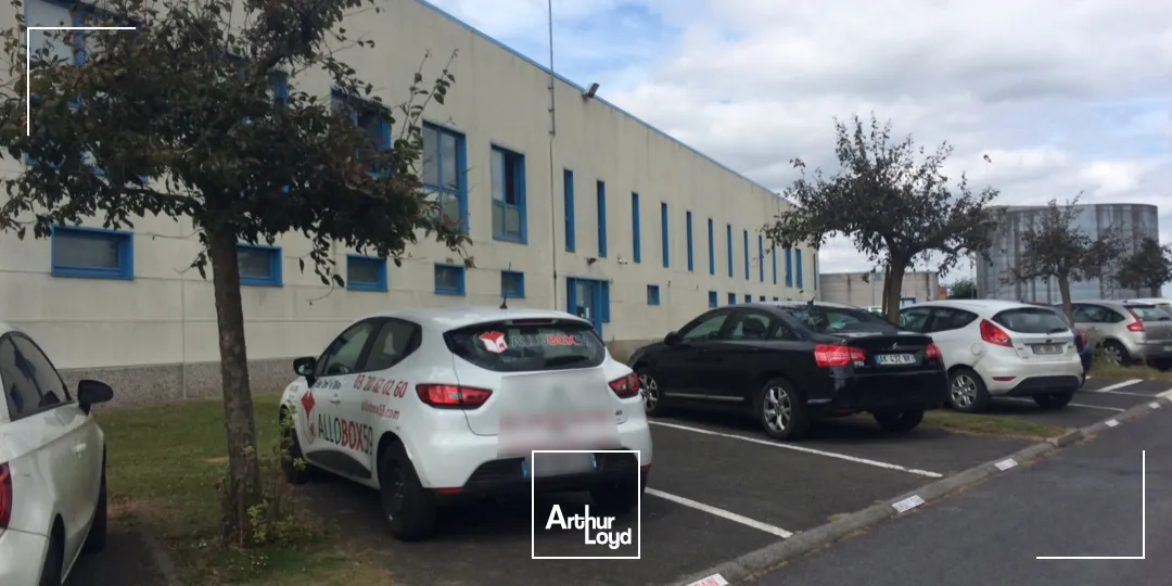 Bureaux de 360 m2 à louer à Templemars