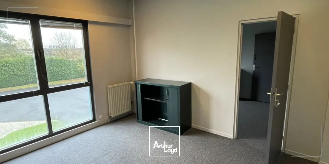 Bureaux de 360 m2 à louer à Templemars