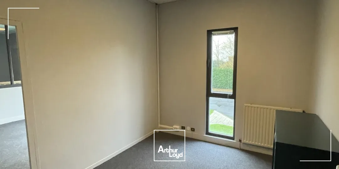 Bureaux de 360 m2 à louer à Templemars