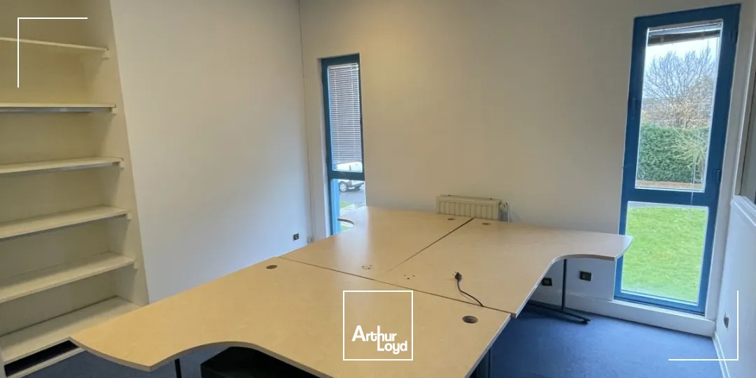 Bureaux de 360 m2 à louer à Templemars