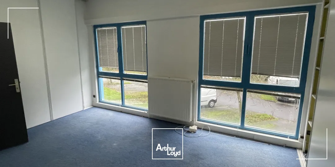 Bureaux de 360 m2 à louer à Templemars