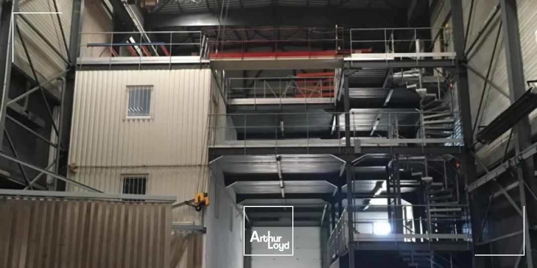 MONTELIMAR ZONE NORD - A LOUER BÂTIMENT INDUSTRIEL DE 605 M2 AVEC PONT ROULANT DE 40 TONNES