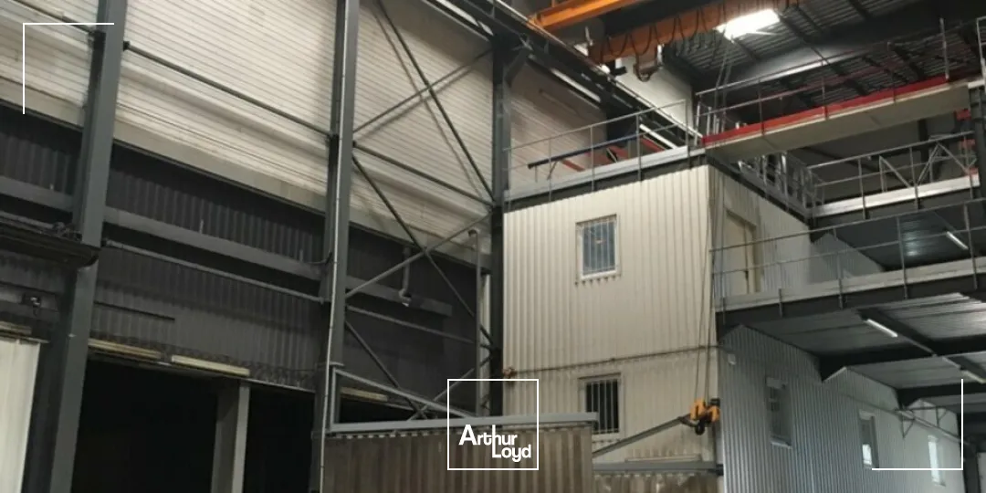 MONTELIMAR ZONE NORD - A LOUER BÂTIMENT INDUSTRIEL DE 605 M2 AVEC PONT ROULANT DE 40 TONNES