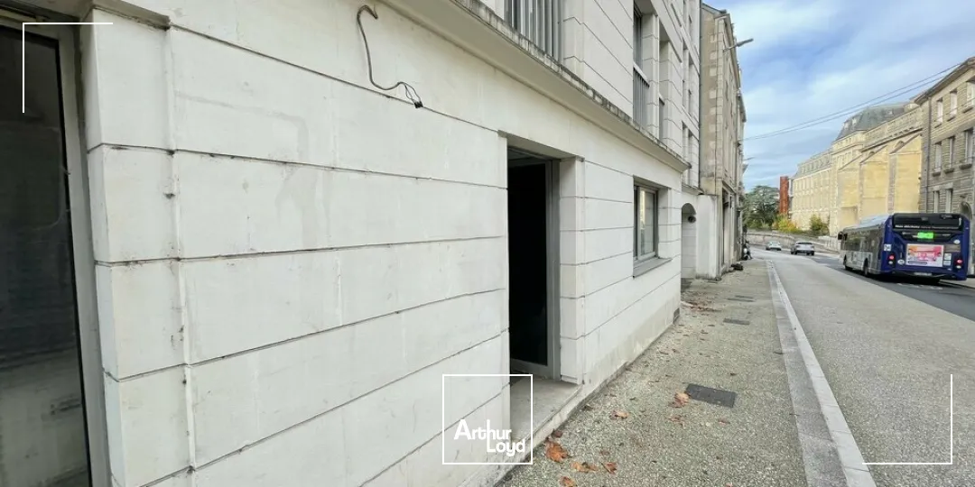 BUREAUX A VENDRE EN CENTRE VILLE A CINQ MINUTES DE LA GARE DE POITIERS