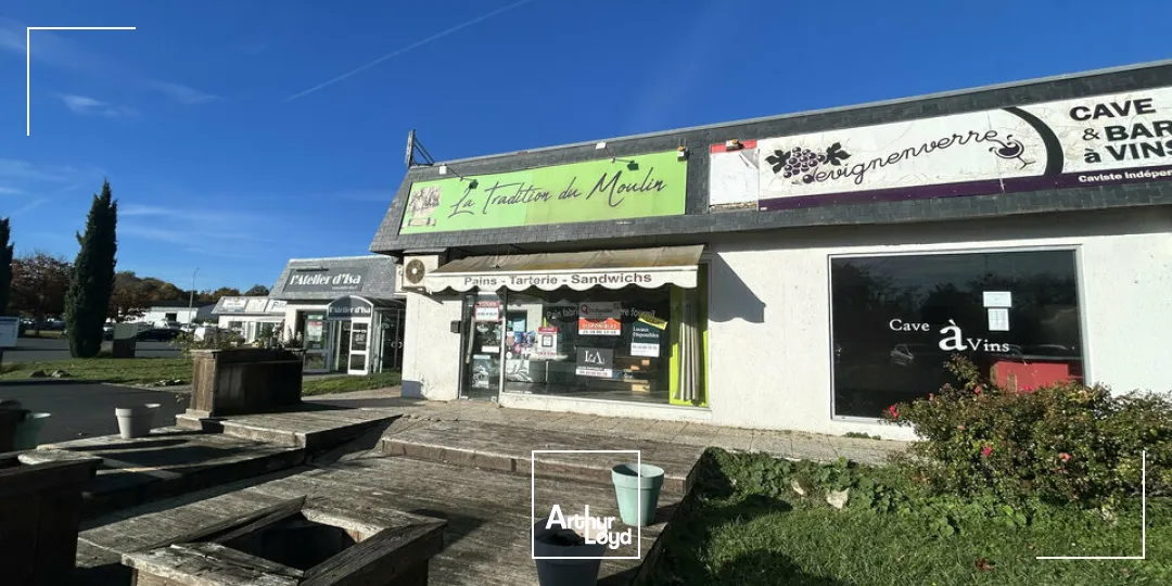 A LOUER - LOCAL COMMERCIAL  EMPLACEMENT STRATÉGIQUE - 44m²