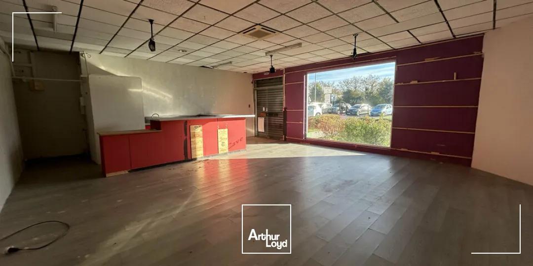 A LOUER - LOCAL COMMERCIAL  EMPLACEMENT STRATÉGIQUE - 44m²