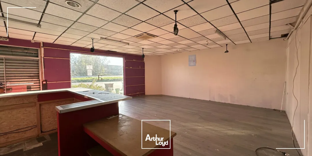 A LOUER - LOCAL COMMERCIAL  EMPLACEMENT STRATÉGIQUE - 44m²