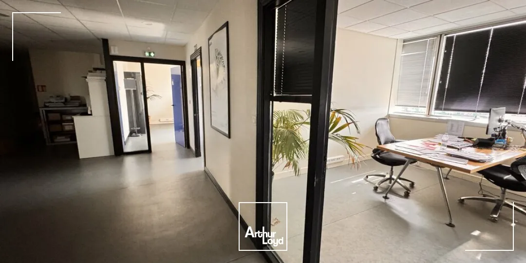 TOURS CENTRE QUARTIER GARE - A VENDRE BUREAUX 1 161 M² - 30 PARKINGS - INVESTISSEMENT