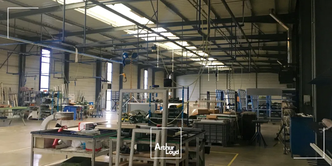 A LOUER LOCAUX D'ACTIVITÉ DE 285 M2 ERCUIS