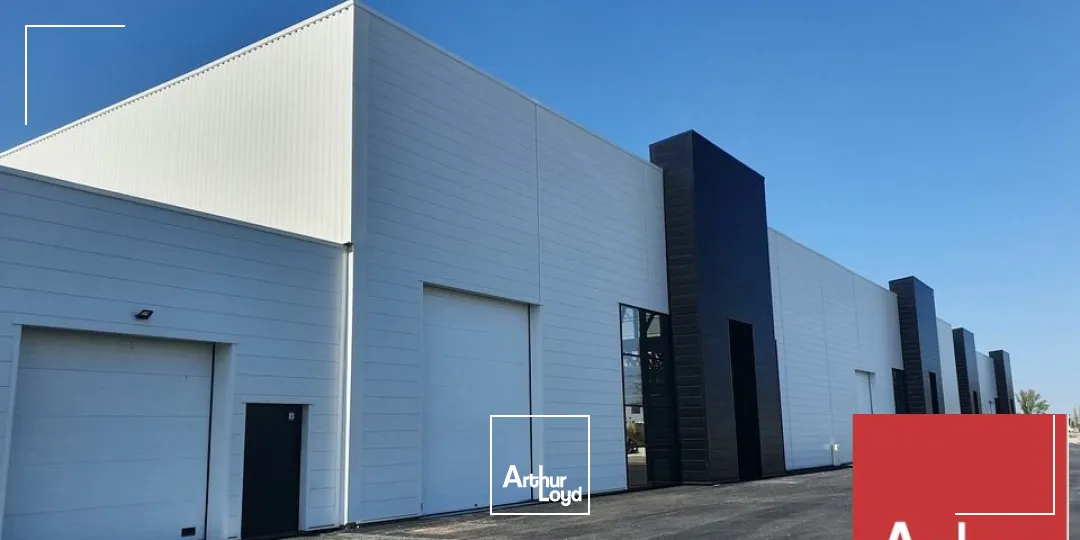 A VENDRE - MONTÉLIMAR NORD - EN BORDURE DE LA PISTE DE L'AÉRODROME - LOCAL D'ACTIVITÉ DE 529 M2