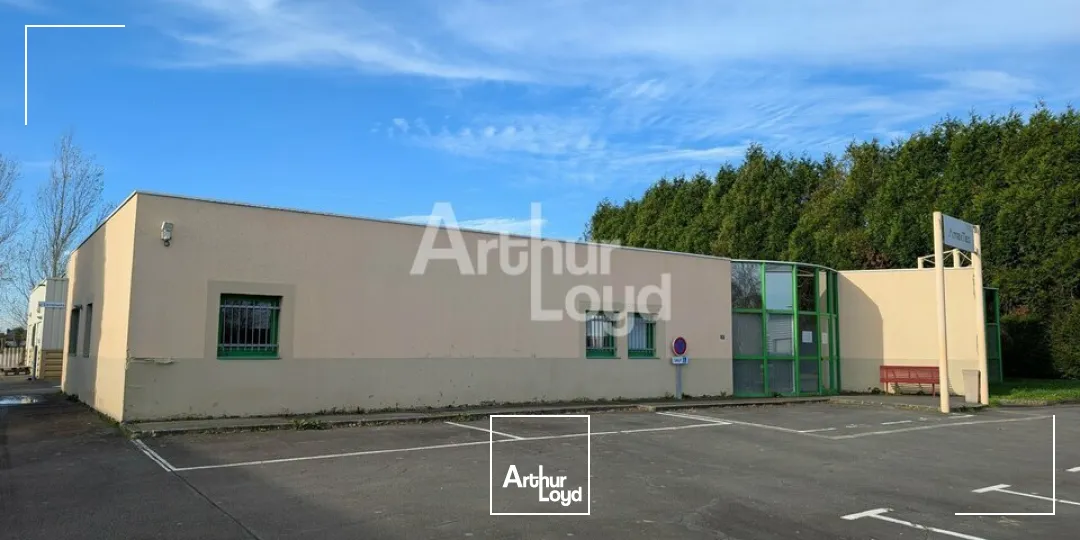 LA CHAPELLE DES FOUGERETZ - LOCAL D'ACTIVITE A LOUER AVEC GRANDE SURFACE DE BUREAUX - 900 M²